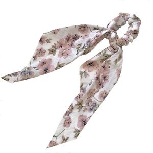 🆕white floral scrunchie w/ hair scarf